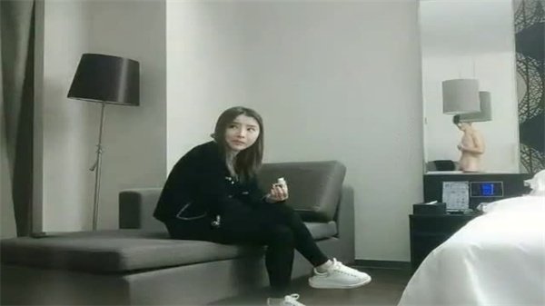 利哥探花极品尤物：娇喘淫语配魔鬼身材，骚气炸裂！