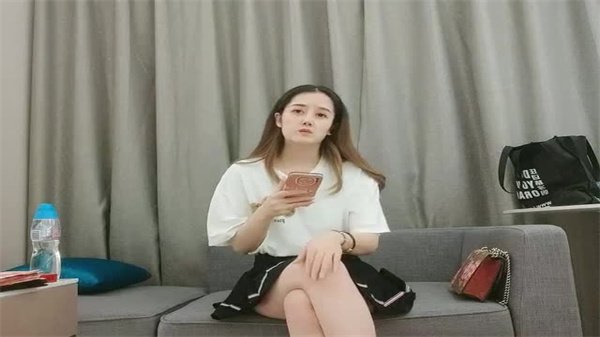 丈夫前脚出门上班，饥渴人妻后脚就兼职约炮狂泻欲火